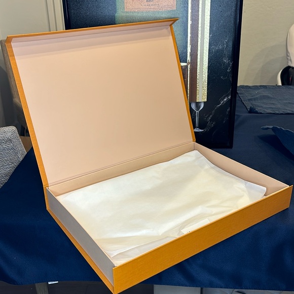 LOUIS VUITTON | Shirt Box 16” x 11.5” x 2” - Picture 2 of 2